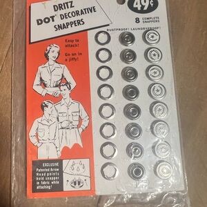 VINTAGE DRITZ DOT DECORATIVE SNAPS 1953 NEW OLD STOCK Horseshoe Themed Fasteners